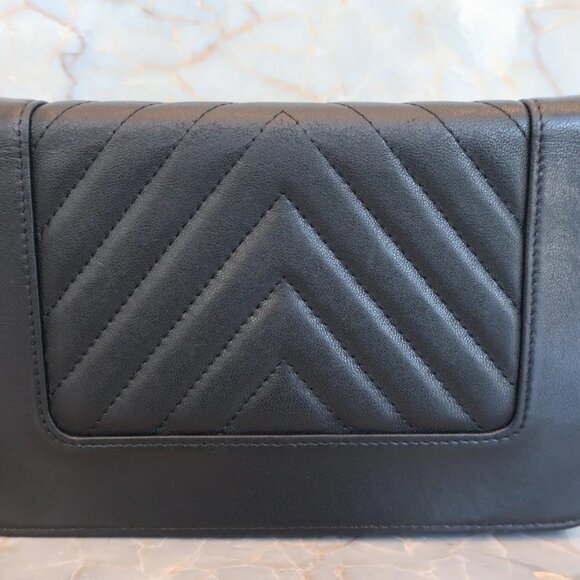 Authentic CHANEL V- Stitch wallet on chain WOC Lambskin black crossbody - Picture 2 of 15